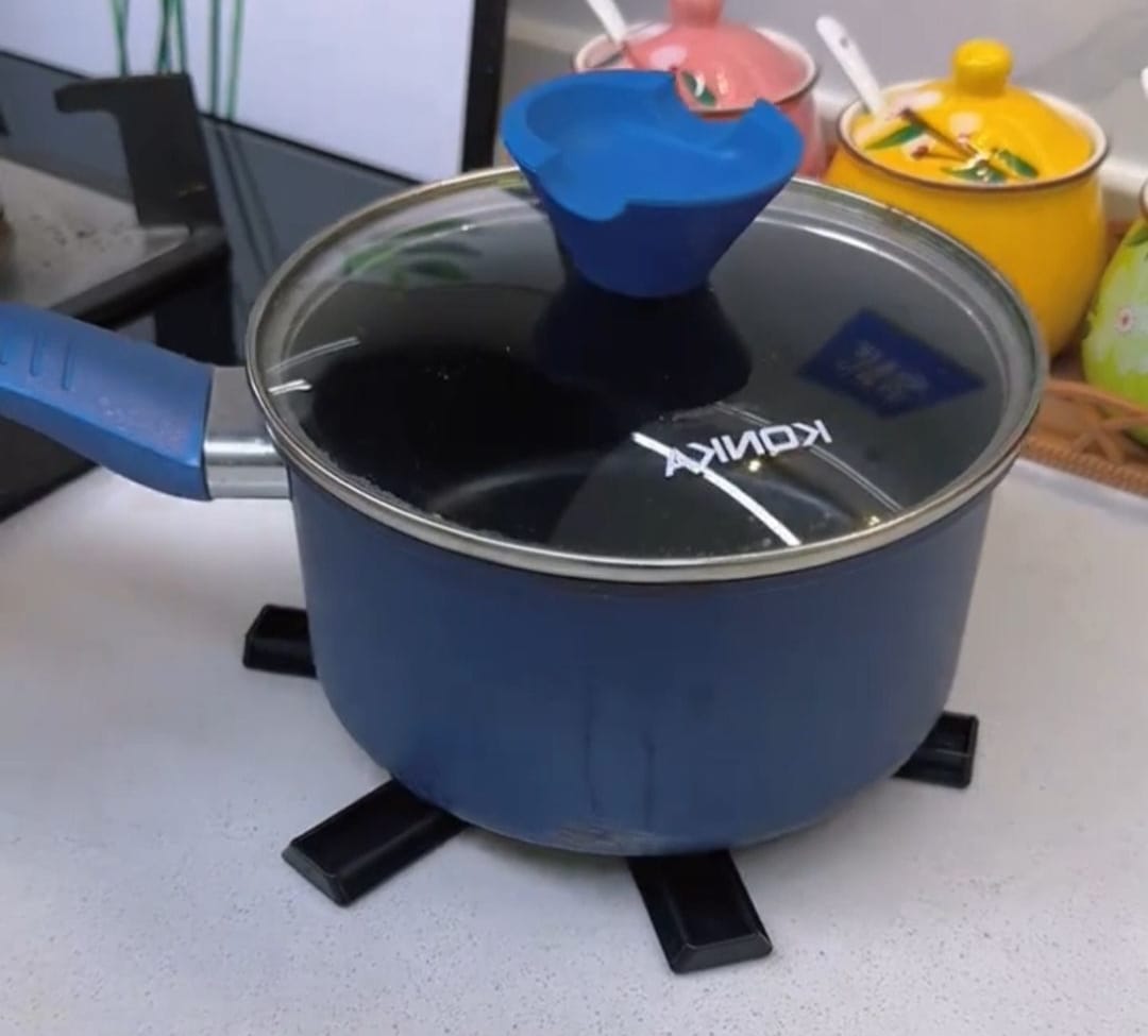Plastic surface protector stand for hot pots and pans.