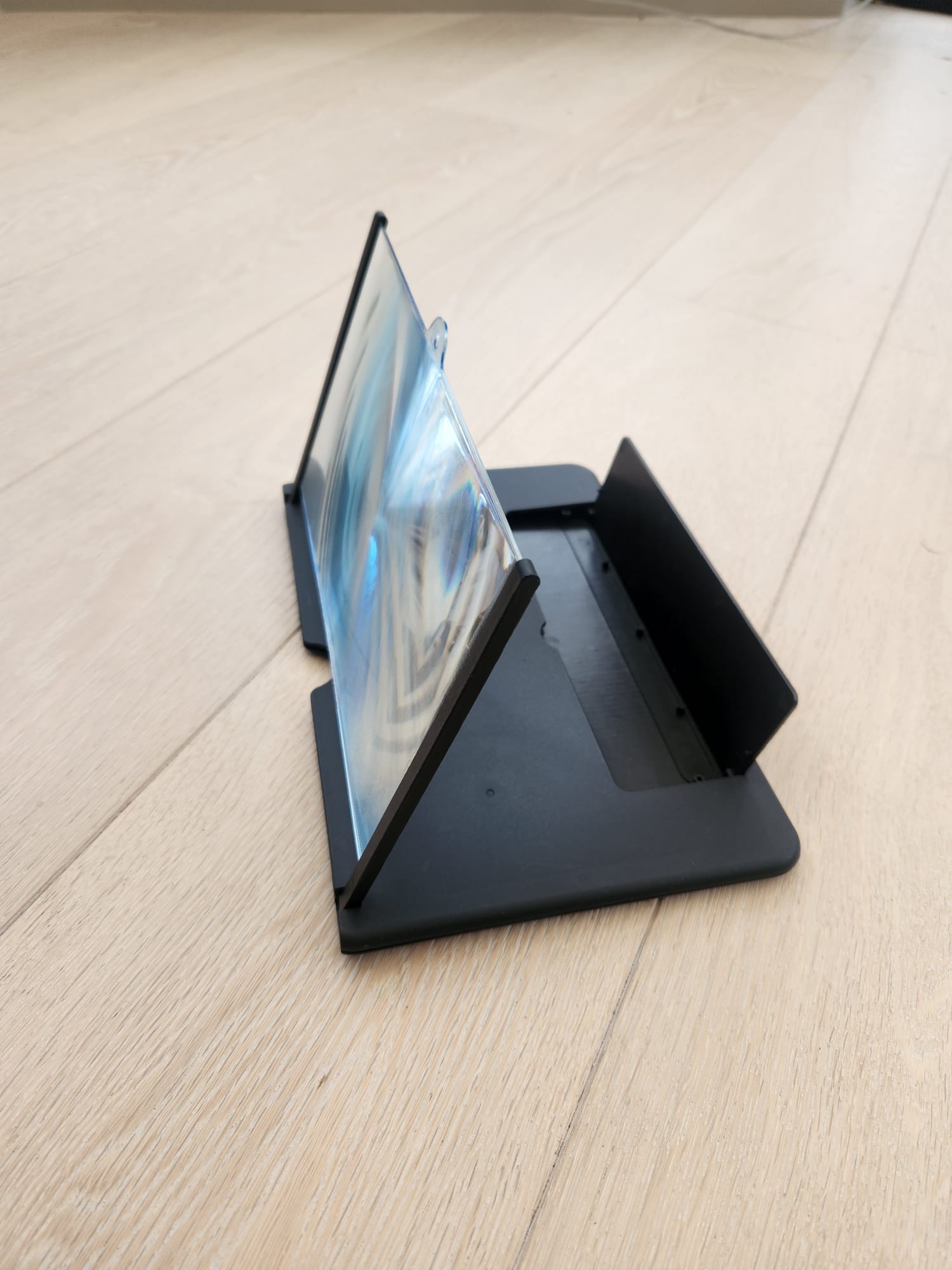 Portable phone screen projector